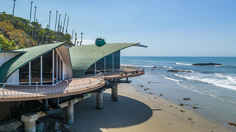 FOTO. Legendara casă de pe plaja din Malibu care valorează 49,5 milioane de dolari. Cum arată interiorul acesteia