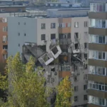 O firmă specializată va fi contractată pentru a da jos etajele superioare ale blocului din Rahova • Newsweek România