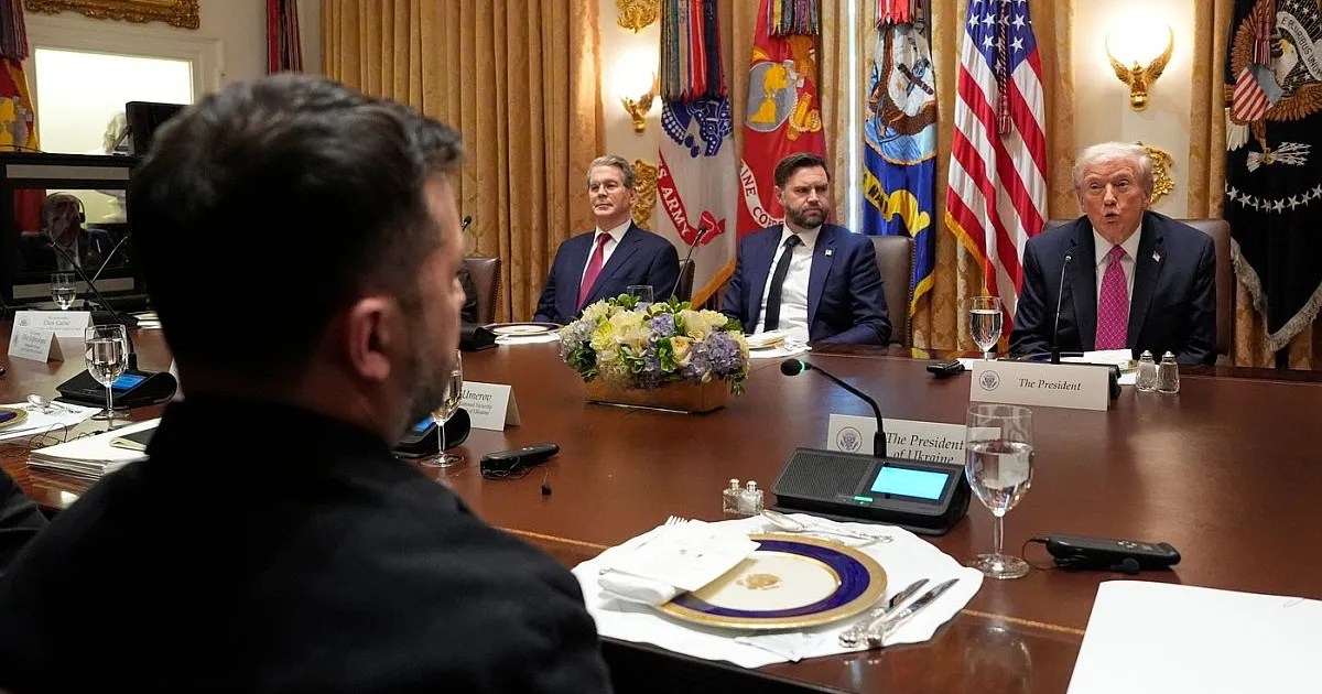 Zelenski e primit acum, de Donald Trump. Miza