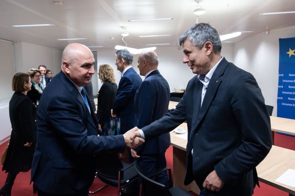 Bolojan a aterizat de urgență la Bruxelles cu legea pensiilor magistraţilor promulgată, în plic. Ce speră să recupereze premierul