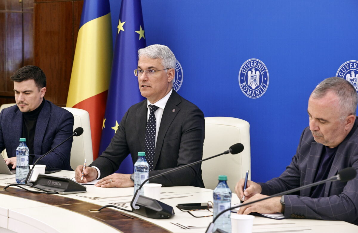 După ce sindicatele au protestat la poarta lui Bolojan, premierul l-a trimis pe Dragoș Pîslaru să vorbească cu ei. Ce au discutat