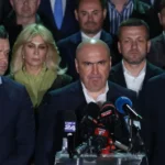 "Practic, asistăm de facto tot la o nouă coaliţie, care se formează" • Newsweek România