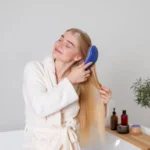 Care este cel mai bun moment în care să te speli pe păr – dimineața sau seara? Afectează creșterea părului • Newsweek România