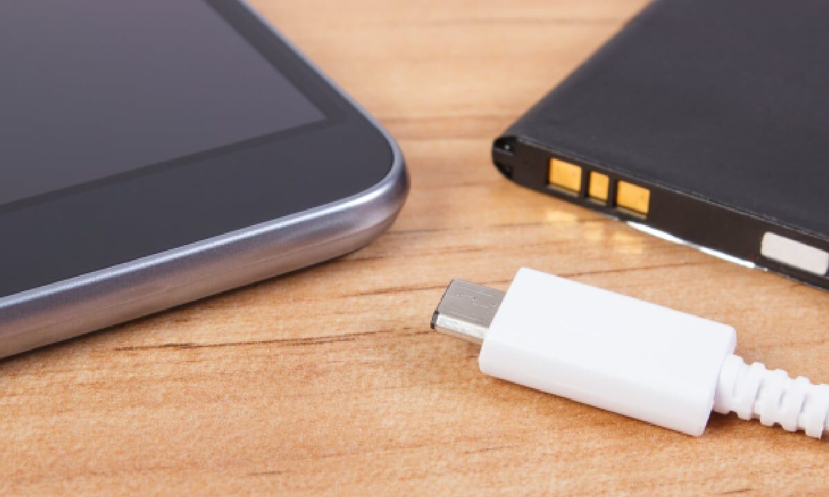 Europa introduce o nouă regulă în 2027 care va schimba complet telefoanele mobile