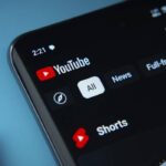 În curând vei putea să „vorbești” cu YouTube ca să găsești mai rapid ceea ce cauți