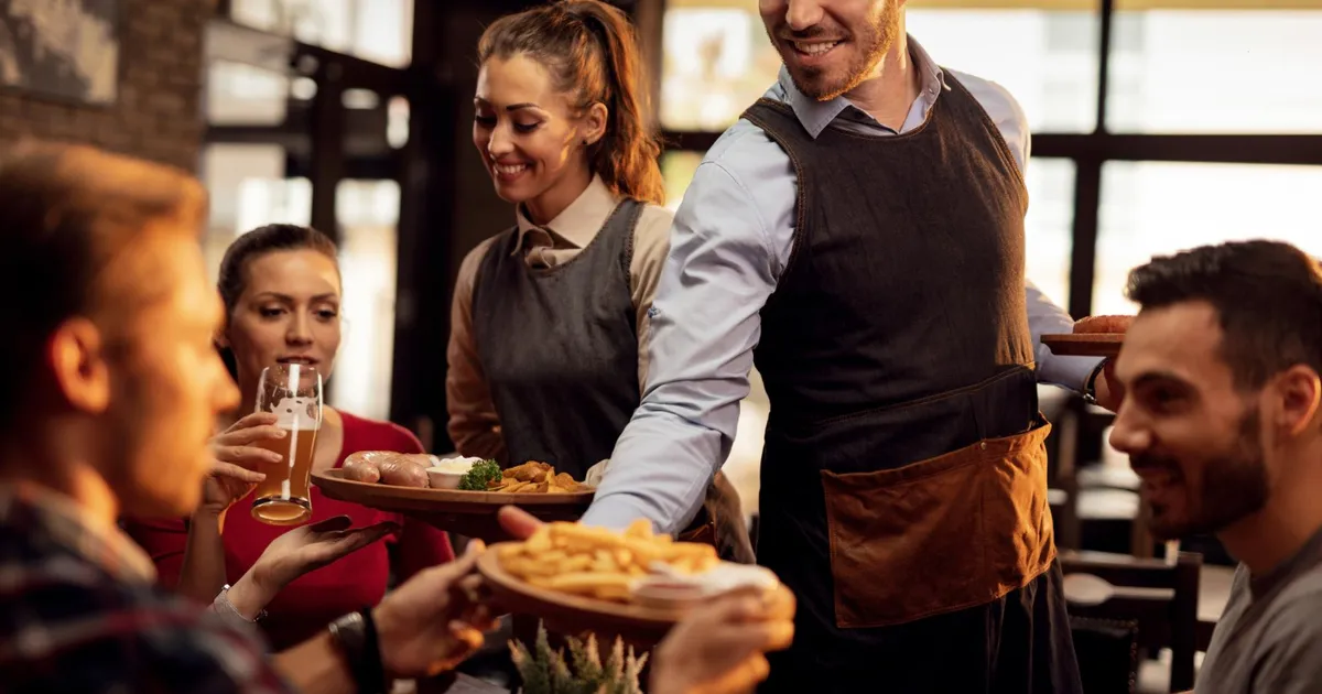 Amenzi de 60.000 lei după ce Poliția a controlat mai multe restaurante din București. Neregulile găsite • Newsweek România