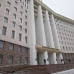 VIDEO În Parlamentul Republicii Moldova, primarul Chişinăului, Ion Ceban, a fost scos cu forţa, din sală • Newsweek România