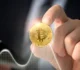 Un bărbat era să piardă 400.000 $ în Bitcoin. Și-a recuperat parola cu AI. „Îmi voi boteza copilul așa” • Newsweek România