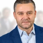 Soarta Guvernului se joacă la moțiune, lipsesc 5-10 voturi. PNL cere demnitate parlamentarilor • Newsweek România