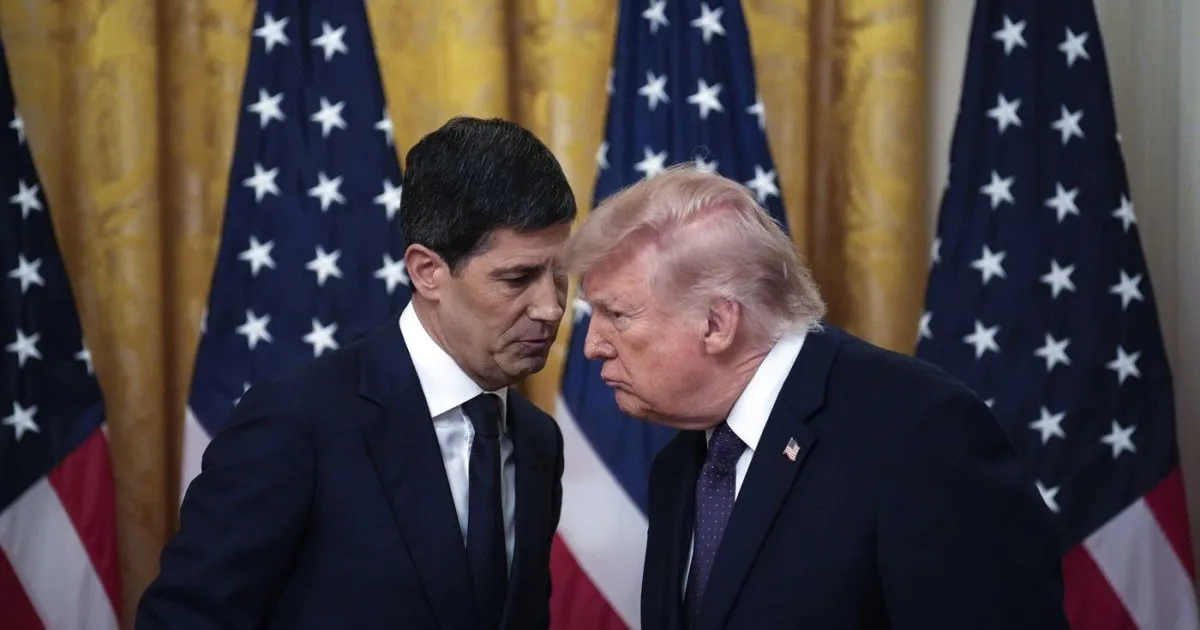Kevin Warsh a depus jurământul, ca nou şef al Rezervei Federale, după luni de presiuni ale lui Donald Trump • Newsweek România