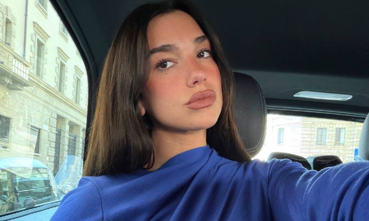 Dua Lipa cere 15.000.000 de dolari de la Samsung pentru că i-a folosit fața ca să-și vândă televizoarele