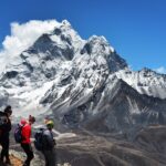 Record pe Muntele Everest. Renumitul Sherpa Kami Rita din Nepal a urcat pe Munte pentru a 32-a oară, depășindu-și propriul record