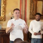 cu ce e diferită față de Facebook, Instagram sau TikTok