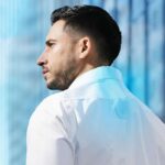 Cum funcționează aerul condiționat portabil de la Sony care se poartă pe sub cămașă și te răcește în zilele călduroase
