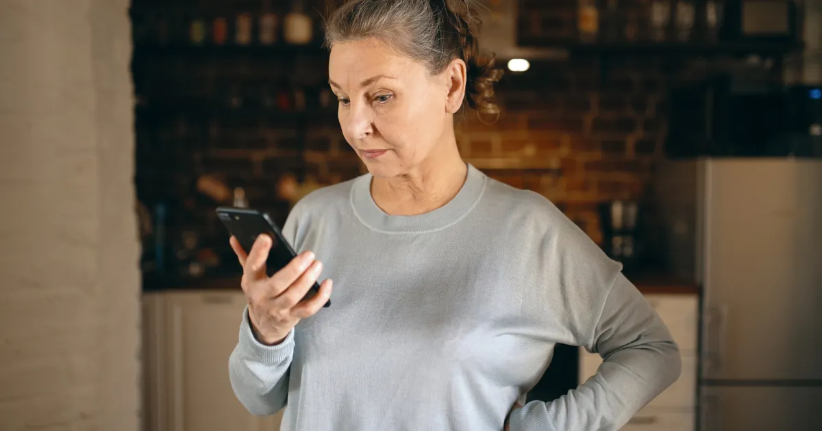 părinții sunt îndemnați să lase telefoanele deoparte în preajma copiilor • Newsweek România