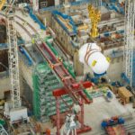 Reactor nuclear de 500 de tone, mutat cu o precizie de 40 de milimetri de cea mai mare macara din lume