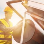 Vesta care se răcește singură cu energie de la soare. Panourile cântăresc doar 4 grame
