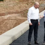 Ilie Bolojan a fost să vadă cum se mai mişcă lucrurile pe şantierul Autostrăzii Transilvania • Newsweek România