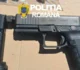 Poliția e în alertă. Pistol cu 13 cartușe aruncat la gunoi, lângă un complex rezidențial • Newsweek România