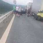 Accident în lanț pe autostrada din Timiș. O femeie a ajuns la spital, iar traficul este paralizat • Newsweek România