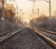 Trafic dirijat cu telefonul, bicicleta şi cu bileţele scrise de mână, pe o secțiune de cale ferată • Newsweek România