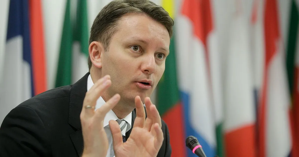 PSD să vină din vacanță și să voteze alături de noi, în sesiune extraordinară, reformele • Newsweek România