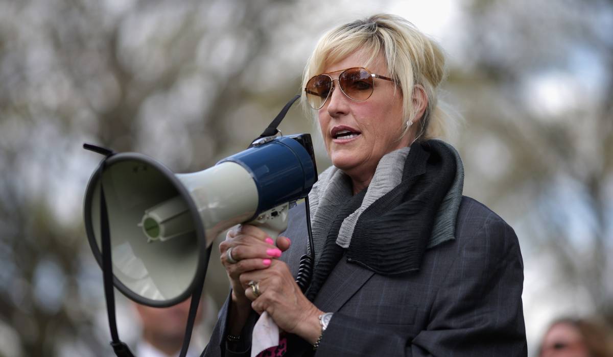 Celebra Erin Brockovich a pornit războiul împotriva centrelor AI de date care distrug în secret natura
