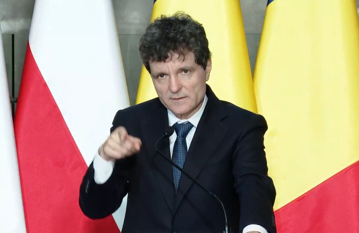 Nicușor Dan i-a convocat la consultări pe liderii partidelor parlamentare