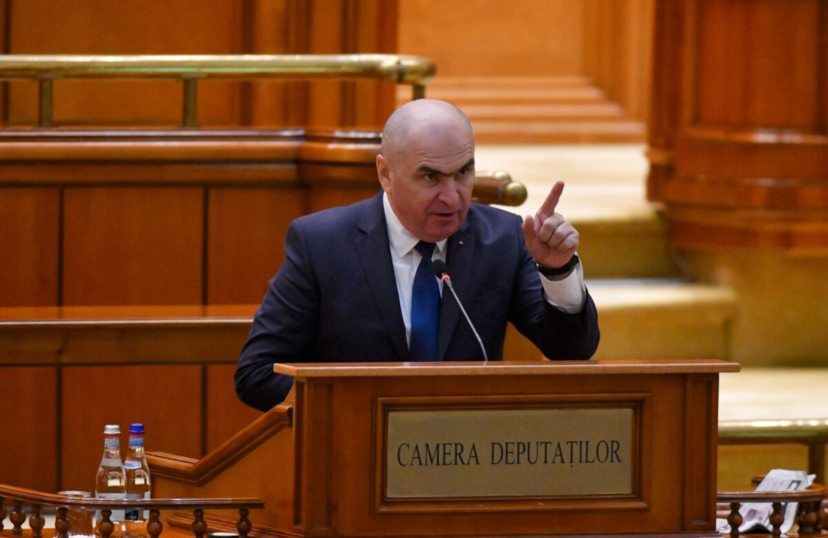Ponta acuză Guvernul Bolojan că facilitează abandonul școlar prin proiectul de lege care taie bursele sociale pe perioada vacanțelor