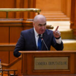 Ponta acuză Guvernul Bolojan că facilitează abandonul școlar prin proiectul de lege care taie bursele sociale pe perioada vacanțelor