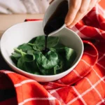 Leguma verde care crește pe câmpii și te ajută să scapi de constipație. Câte zile trebuie să o consumi? • Newsweek România