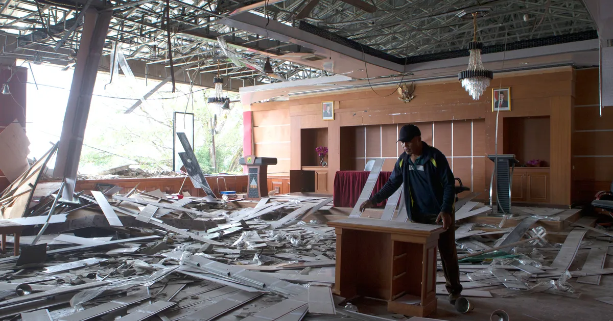 Cel puţin 51 de morţi în urma cutremurului de 7,7 grade din Indonezia. 5.000 de oameni au fost evacuaţi • Newsweek România