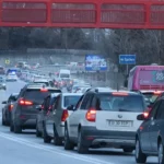 România, luată cu asalt de turiști. Coloane de mașini pe DN 1 și aglomerație în stațiunile de pe litoral • Newsweek România