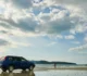 A adormit în mașină, iar autoturismul a ajuns în mare. Un turist german a scăpat înainte să se scufunde • Newsweek România
