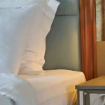 Cum să ai lenjeria de pat perfect călcată fără fier? Trucul unei menajere de la un hotel de lux • Newsweek România