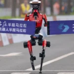 VIDEO Robotul care aleargă mai repede decât Usain Bolt. China testează limitele sportului și ale tehnologiei • Newsweek România