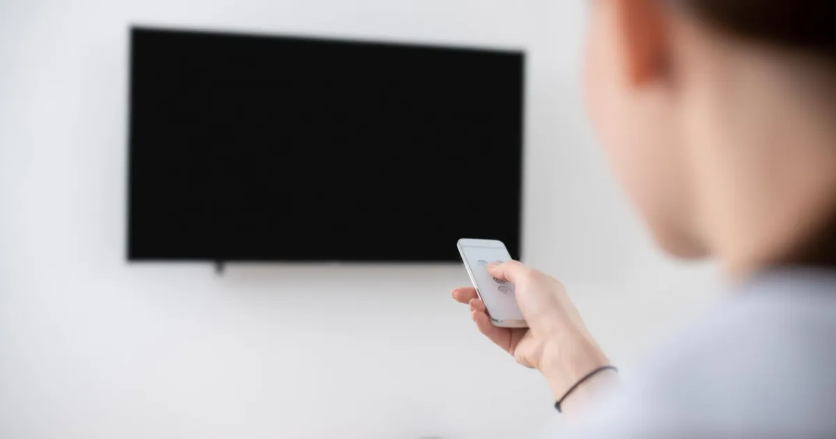 Cum să curățați corect ecranul televizorului fără să-l deteriorați? Metoda rapidă a profesioniștilor • Newsweek România