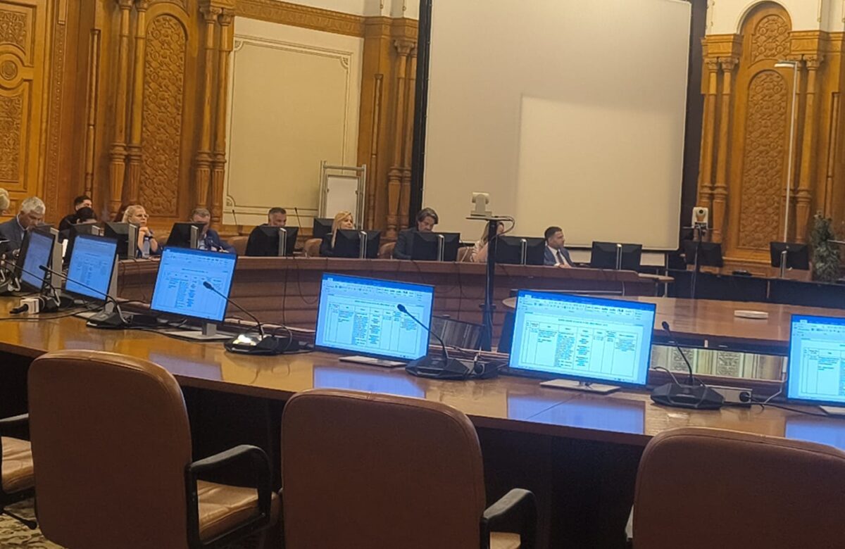 S-a abrogat articolul care trimitea acasă peste 100.000 de consilieri locali şi judeţeni. USR a mai încercat o dată să-l salveze pe Dominic Fritz
