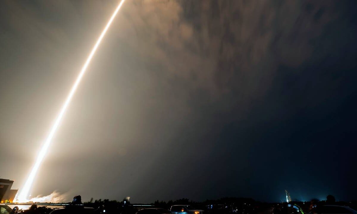 Când se izbește de Lună racheta SpaceX a lui Elon Musk, scăpată de sub control