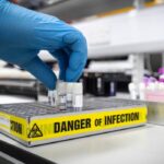 Cercetătorii americani au folosit Inteligența Artificială pentru a crea noi viruși în laborator
