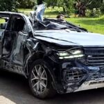 Un Volkswagen Touareg a fost lovit de explozia unei rachete balistice și încă merge
