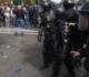 Jandarmeria a dus 47 de persoane la audieri după violenţele din Piaţa Victoriei. Un bărbat a fost reţinut • Newsweek România