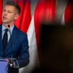 Premierul maghiar Péter Magyar atacat cu ouă la un miting. „Voi continua cu refoemrle. Nu sunt speriat!” • Newsweek România