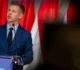 Premierul maghiar Péter Magyar atacat cu ouă la un miting. „Voi continua cu refoemrle. Nu sunt speriat!” • Newsweek România