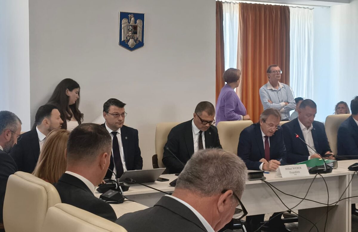 Scandal cu jigniri în Comisiile de Apărare ale Parlamentului pe cererea lui Nicuşor Dan să sprijinim Ucraina. Proiectul a fost aprobat