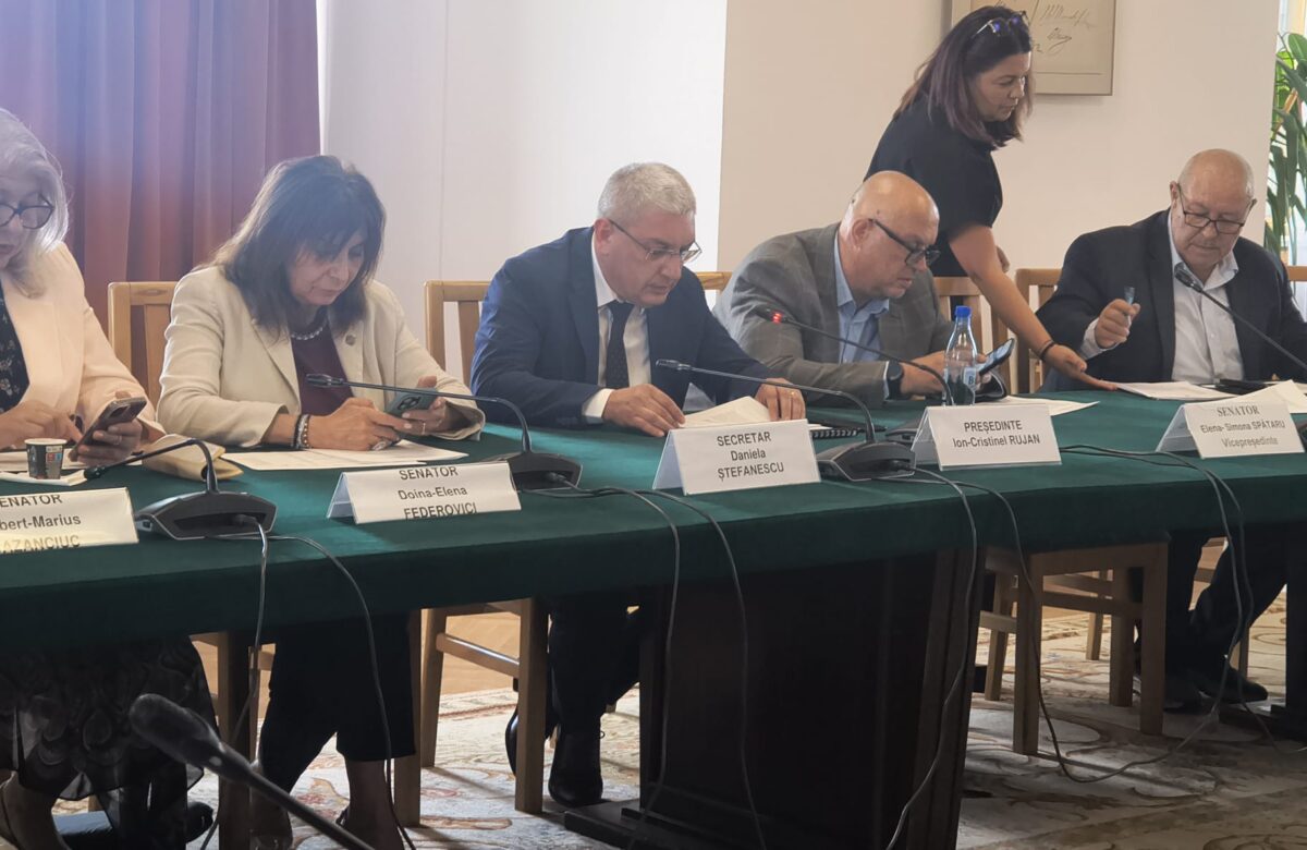 Proiectul de lege care ar reduce numărul parlamentarilor la 300, iniţiat de senatorul Negru(AUR) a primit raport de respingere de la Comisia Juridică