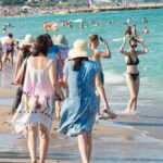 Vacanțele pe litoral s-au ieftinit cu peste 35% de la încheierea verii. Cât plătesc românii pentru o noapte de cazare în luna septembrie