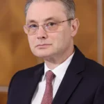 Cine e Luca Niculescu, premierul desemnat. 24 de ani jurnalist, 6 ani ambasador la Paris • Newsweek România