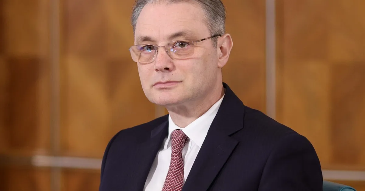 Cine e Luca Niculescu, premierul desemnat. 24 de ani jurnalist, 6 ani ambasador la Paris • Newsweek România