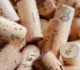 Motivul pentru care trebuie să pui dopuri de vin în ghivecele plantelor. Le ajută să înflorească mai mult timp • Newsweek România
